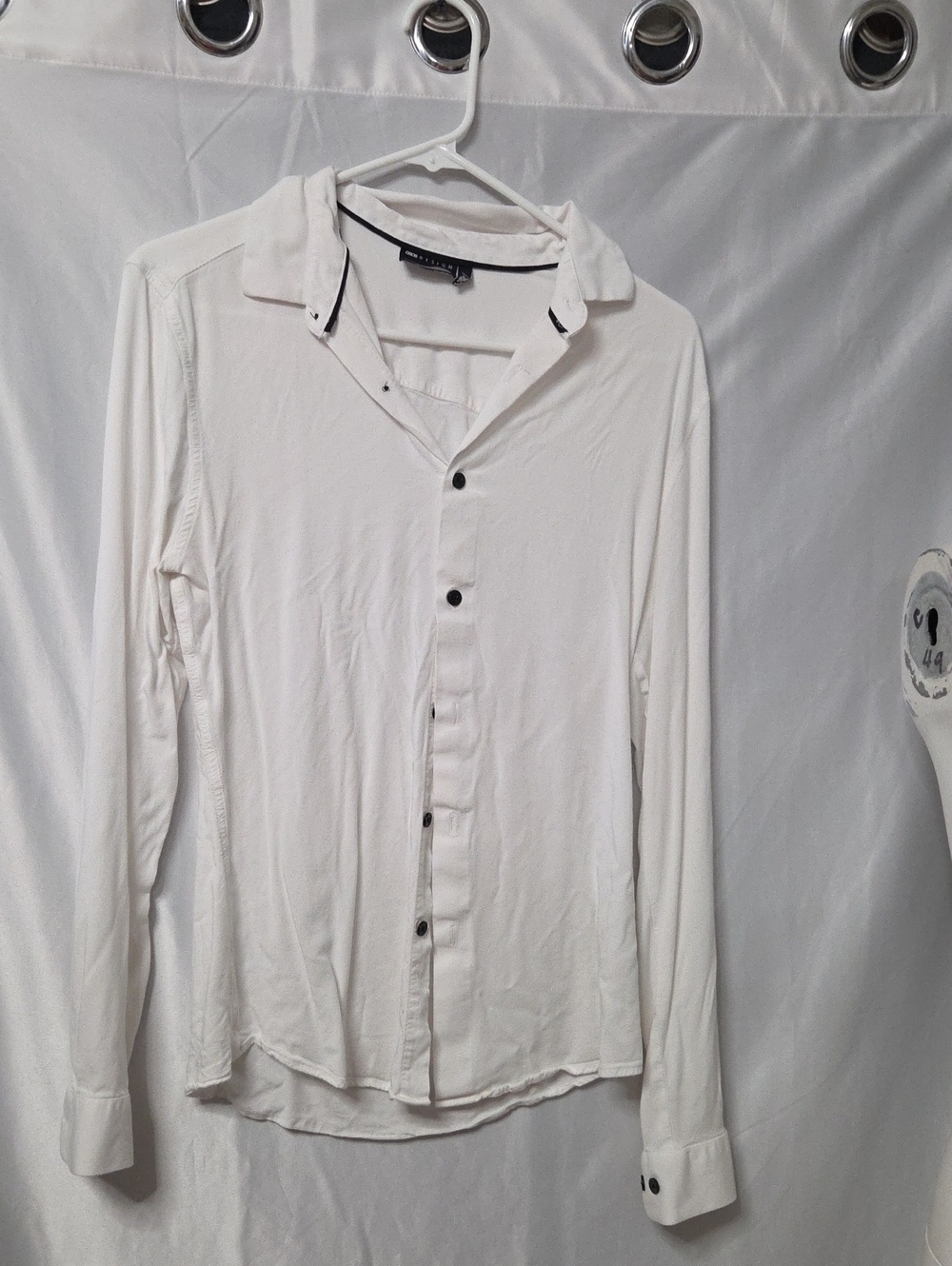 ASOS White Long-Sleeve Button-Down Shirt with Black Buttons Medium [1730)